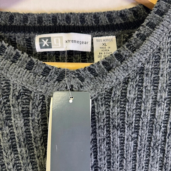 Vintage Men's V-Neck Sweater XL in Gray NWT - Picture 2 of 4
